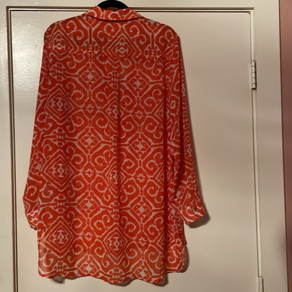 Chico tunic top. Half way button down. This is a size 2 . - Picture 5 of 5